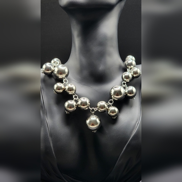 Elegant Silver Beaded Necklace - Picture 2 of 3